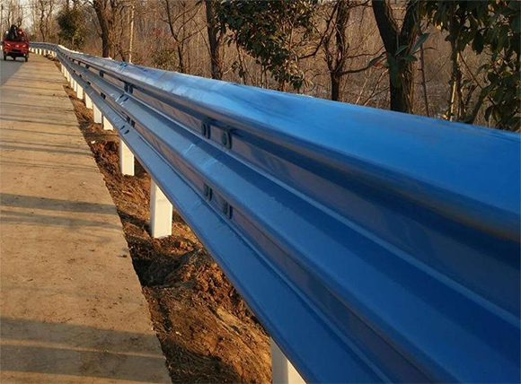 南京公路波形护栏板的优点